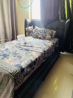 2 leather bed