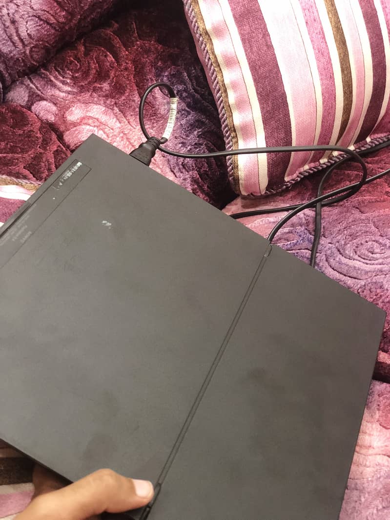 Ps4 fat with 1 controller and gta 5 cd 1