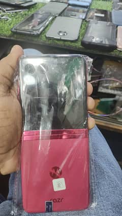 moto RAZR 40 ultra 8/256 gb good for vloggers many options