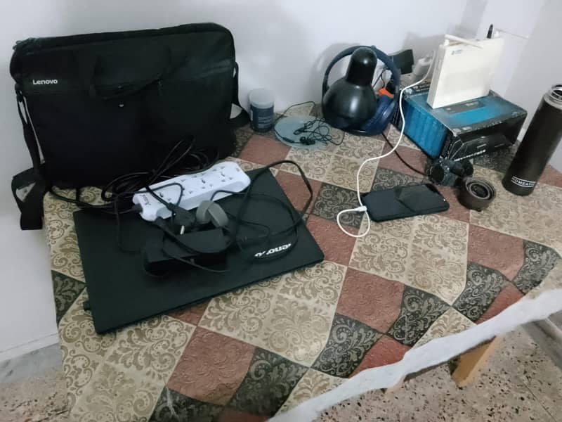 computer table with excellent condition 1