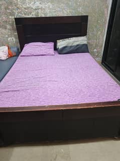 Queen size Bed with Mattress