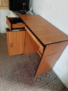 computer Table Trolly Good Condition