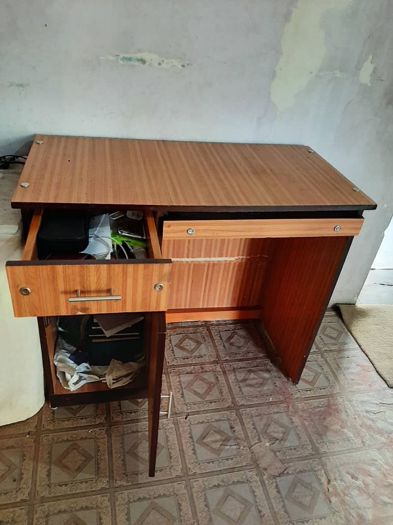 computer Table Trolly Good Condition 1