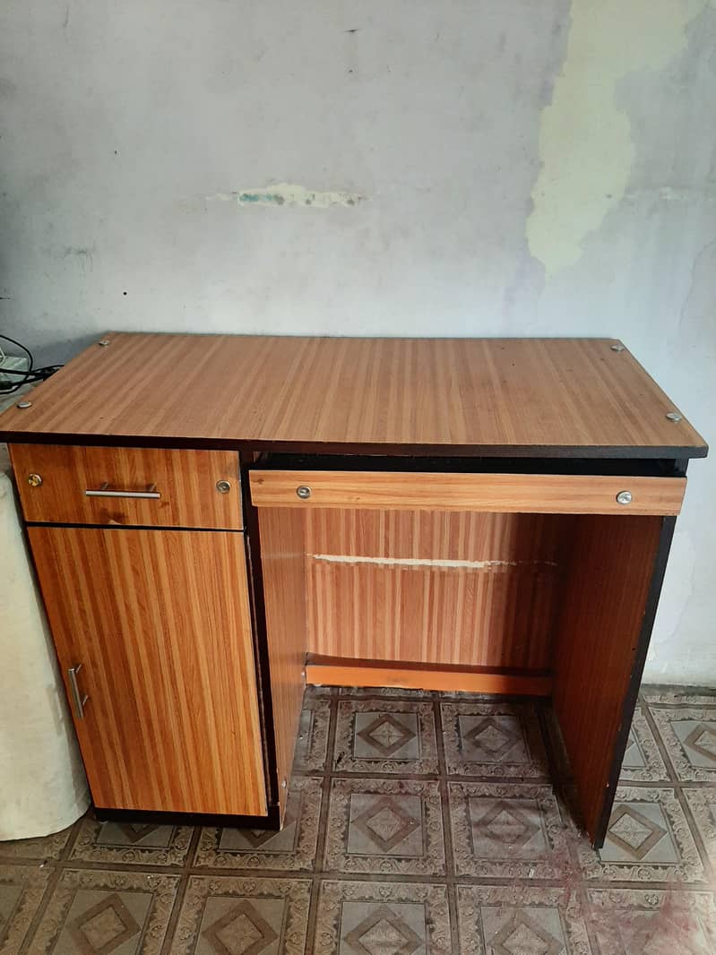 computer Table Trolly Good Condition 2
