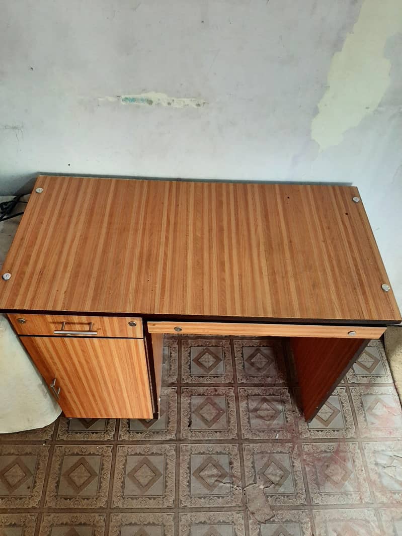 computer Table Trolly Good Condition 3