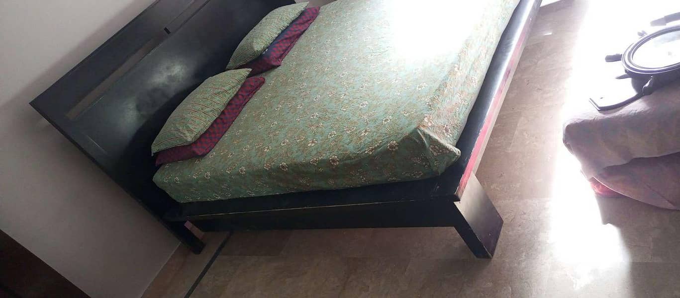 a  modern bed set with two side tables and a dressing table 3