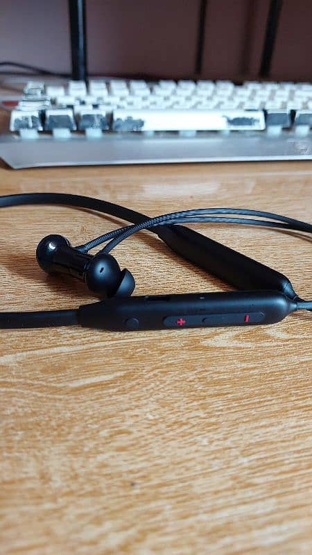 One plus bullets z2 anc, box opened neckband earbuds 3