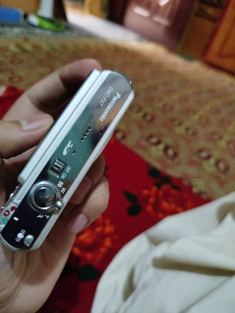 Lumix Mini camera with leica sensor 1