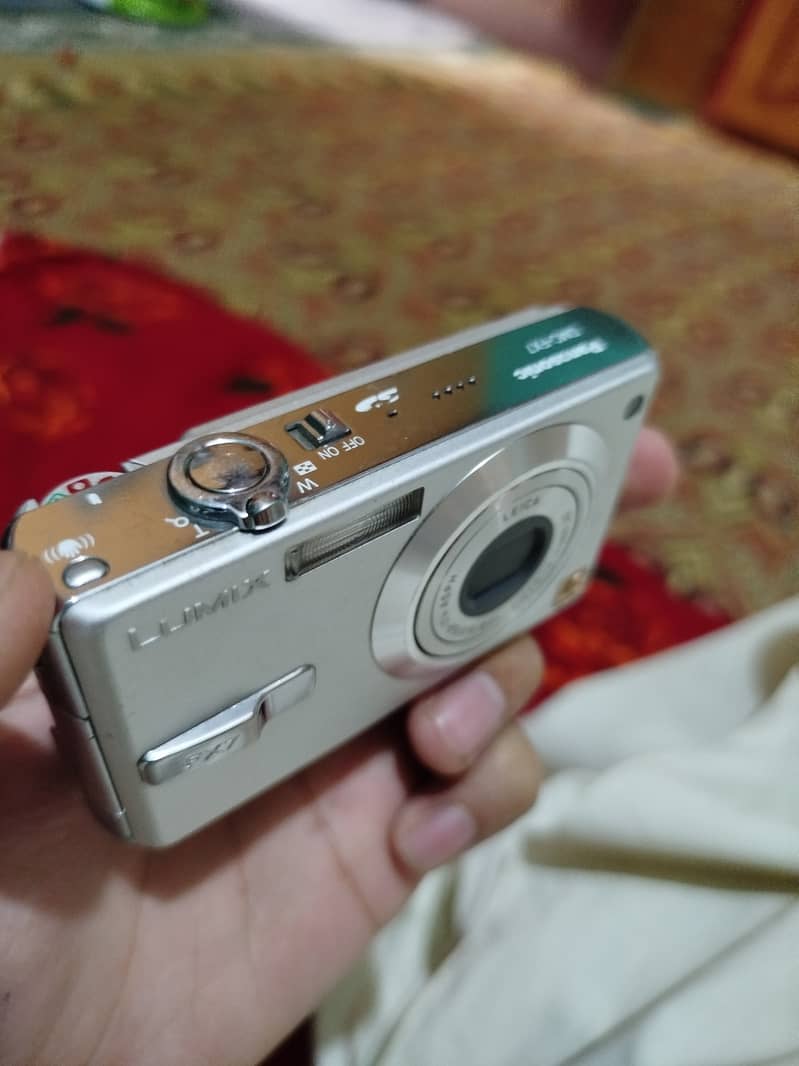 Lumix Mini camera with leica sensor 3