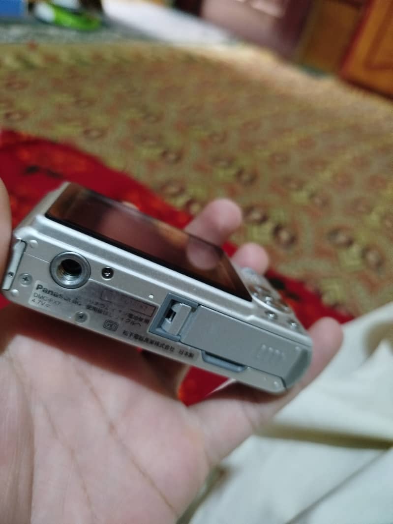 Lumix Mini camera with leica sensor 5