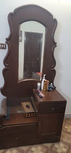 Dressing table