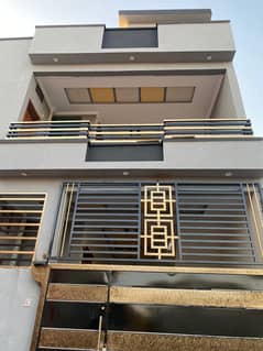 5 Marla Stylish House for Sale in Bhara Kahu 6 Bed, 6 Bath, Car Parki