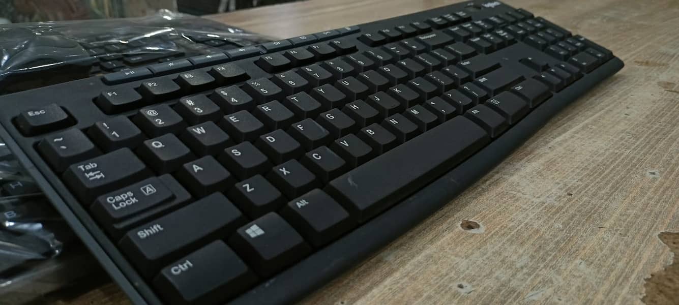 Branded wireless keyboard and mouse set 0