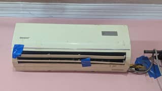 1.5 Ton AC for sale - efficient working