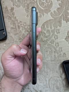 Google Pixel 8 line in screen