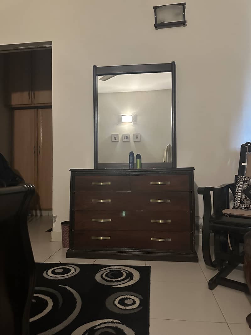 Bed set with 2 side tables and dressing table for sale 2