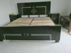 bed 2 sides table