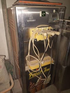 Ice Cream machine  (automatic)