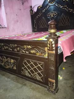 میٹرس کے بغیر ہے دوسال ہوے ہے