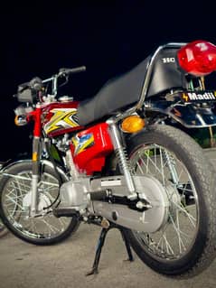125 2025 full new bike only interested buyer contact with me