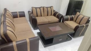 Elegant 5-seater sofa set with centre table good condition