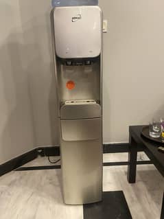 Homage water dispenser
