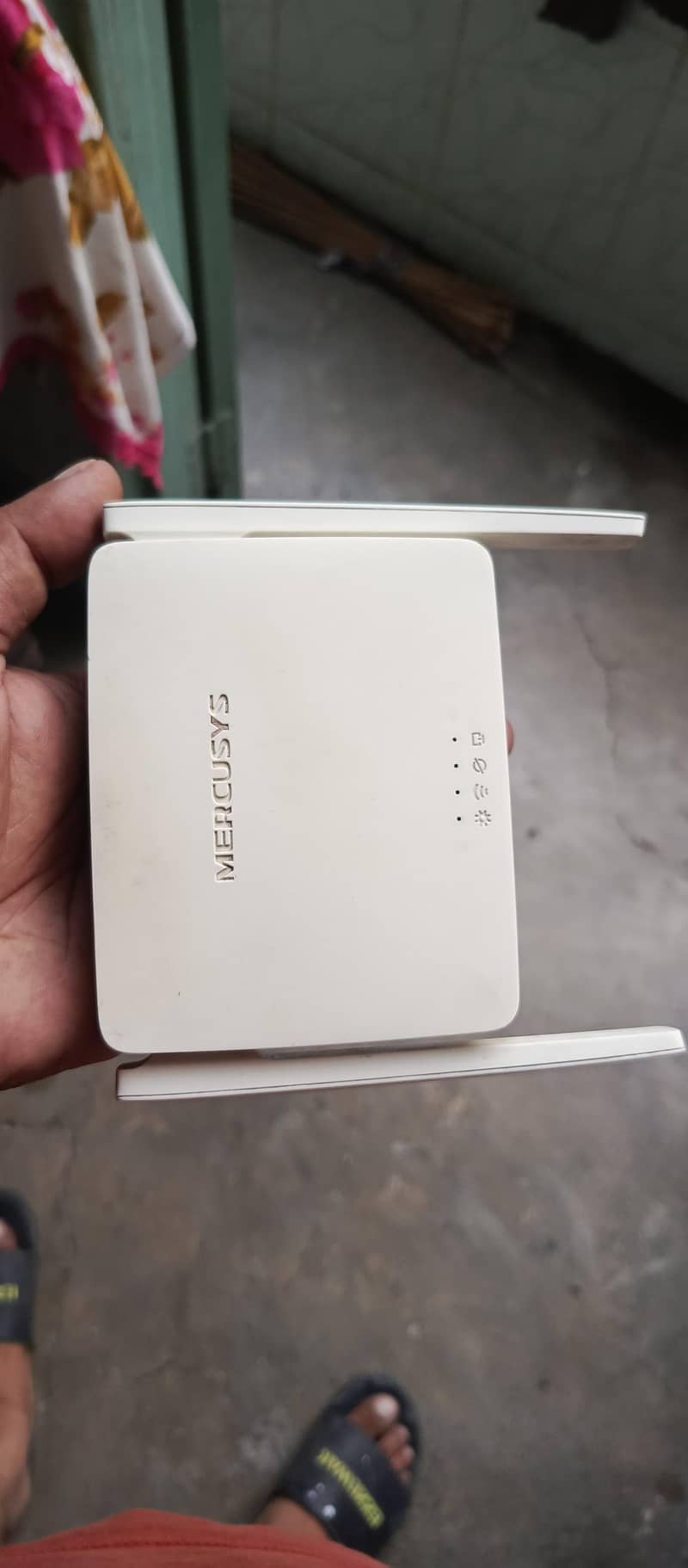 mercusys router with adapter good condition 0
