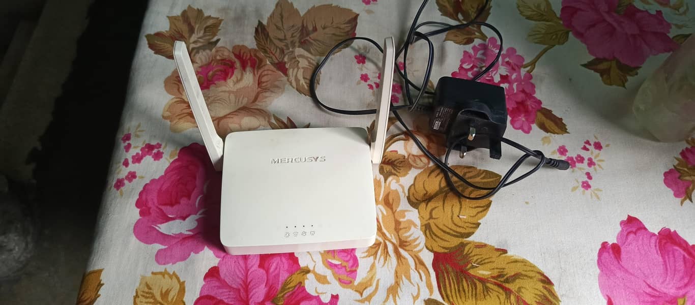 mercusys router with adapter good condition 1