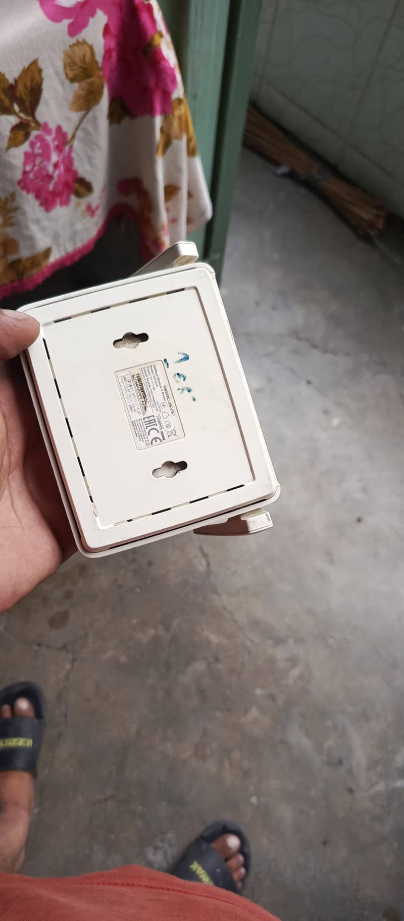mercusys router with adapter good condition 2