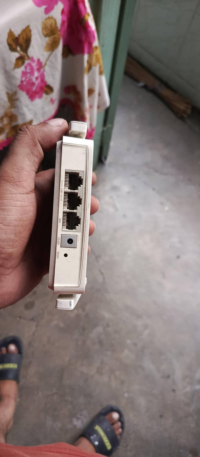mercusys router with adapter good condition 3