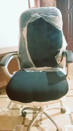 Wooden Table and Arm Chair set – Excellent Condition