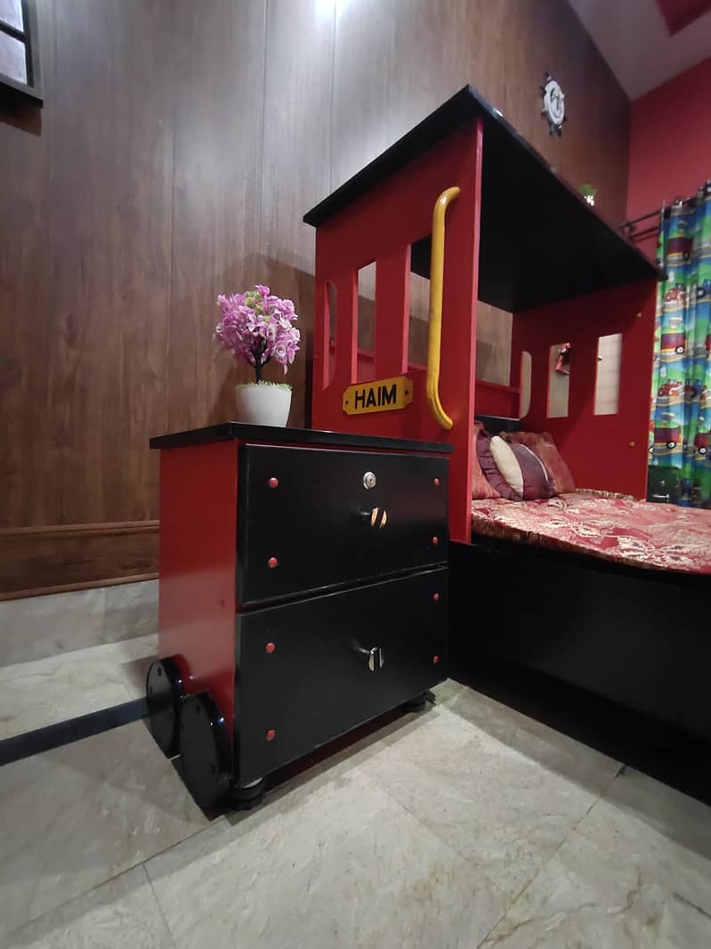 Thomas Bed Set with Side tables, and Toy Storage Box with Racks 1