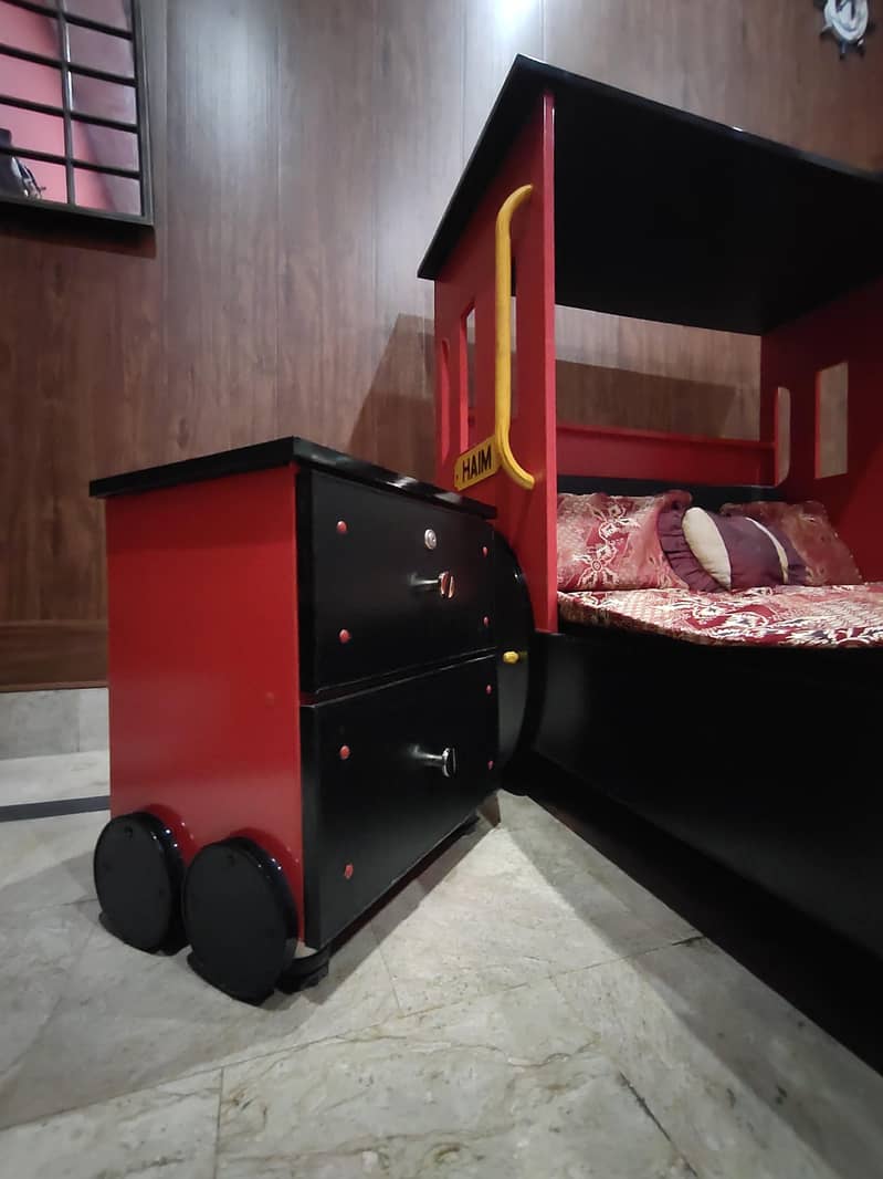 Thomas Bed Set with Side tables, and Toy Storage Box with Racks 2