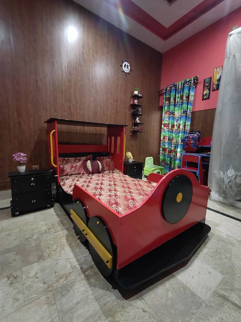 Thomas Bed Set with Side tables, and Toy Storage Box with Racks 8