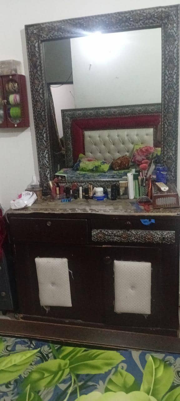 bed with side tables including showcase with mirror 4