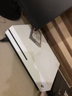 Xbox one S with ThinkPad monitor