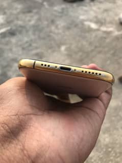 iPhone XS Max. 64gb.     81 battery health