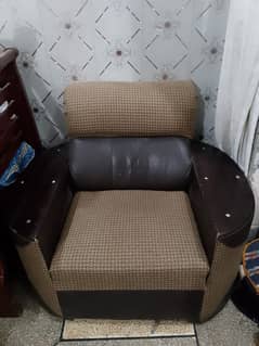 Stylish & Comfortable Sofa Set for Sale (6 seater)