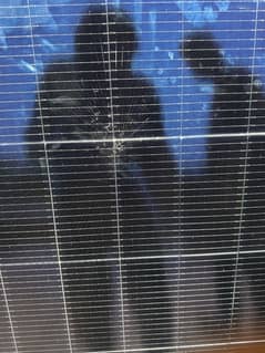Jinko 590W Solar Panel for Sale ~ Cracked Glass, Brand New