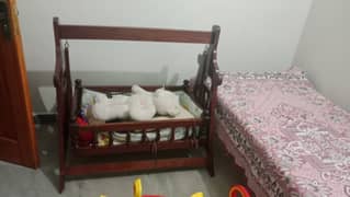 A new polished baby swing wants to sell