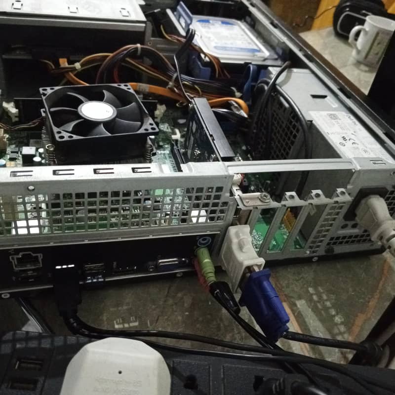 dell desktop portable computer with 2 gb graphics card 6