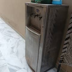 Steel body water dispenser