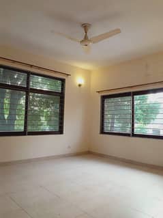 FULLY HOUSE FOR RENT IN F 10 PEACE FULL LOCATION