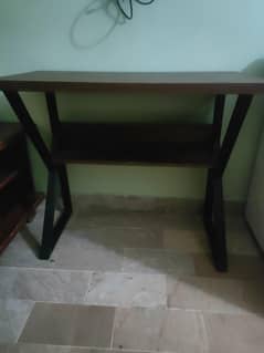 COMPUTER TABLE - GOOD CONDITION
