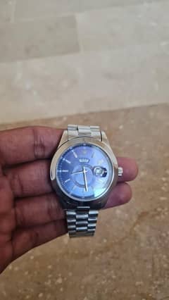 men's hand  Rolex watch new & fresh