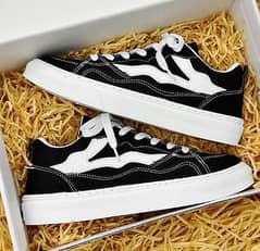 Stylish Black & White Casual Sneakers – Unisex, Premium Look!