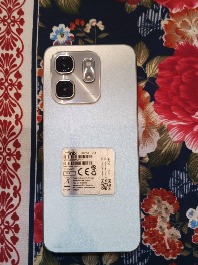 New mobile conditions 10/10 completed box one hande use 1