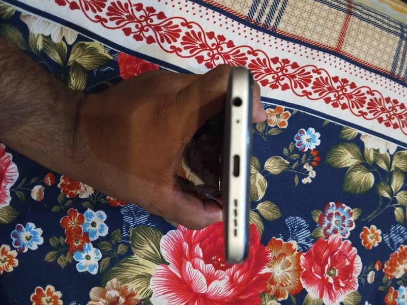 New mobile conditions 10/10 completed box one hande use 2