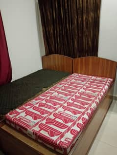 single bed with matress