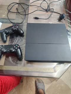 ps4 fat 500 GB with 2 controllers and 2 best games